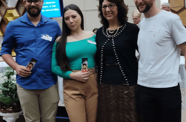 Crismandos adultos com a Catequista Janete